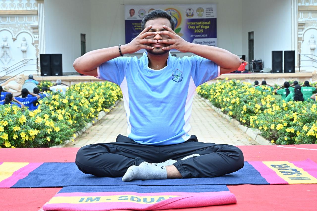 Nikhil demonstrating a seated breathing practice at SDUAHER
